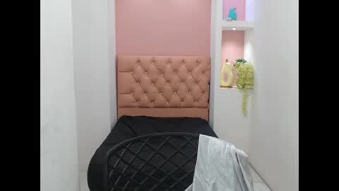 Snapshot of dona_tella chatting on 09-12-25, 08:42 dona_tella online show from 09-12-25, 08:42