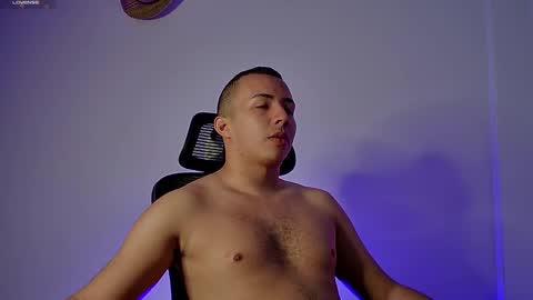 Snapshot of donathoo chatting on 12-18-24, 03:22 Donat Independent Model online show from 12-18-24, 03:22