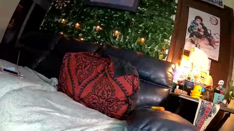 Snapshot of donkellz chatting on 10-30-25, 07:10 Sapphire Fox online show from 10-30-25, 07:10