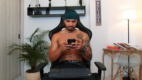 Snapshot of donn_cruz chatting on 04-12-26, 02:44 Victor online show from 04-12-26, 02:44