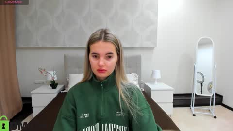 Snapshot of donnaaa_evans chatting on 11-23-25, 11:59 Donna On GMT2 Mon-Fri 3-9 AM online show from 11-23-25, 11:59