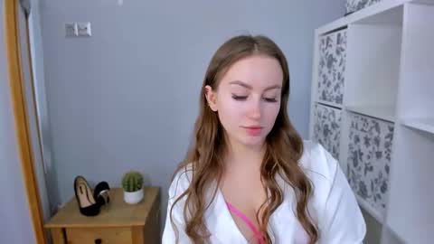 Snapshot of donnasensual chatting on 10-21-25, 04:30 DonnaSensual online show from 10-21-25, 04:30