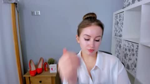 Snapshot of donnasensual chatting on 11-20-25, 05:23 DonnaSensual online show from 11-20-25, 05:23