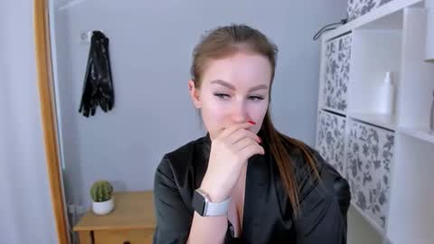 Snapshot of donnasensual chatting on 12-13-25, 08:14 DonnaSensual online show from 12-13-25, 08:14