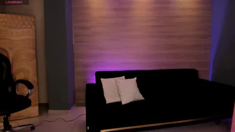  Donna Stonne  online show from 10-28-25, 04:16