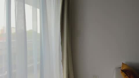 Snapshot of donnna19 chatting on 03-12-25, 12:04 Donatella online show from 03-12-25, 12:04
