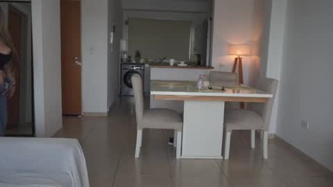 Snapshot of donnna19 chatting on 10-17-25, 12:30 Donatella online show from 10-17-25, 12:30