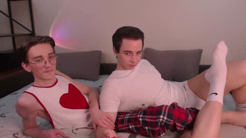 Snapshot of dontknowloool chatting on 12-27-24, 07:46 EliotKenny online show from 12-27-24, 07:46