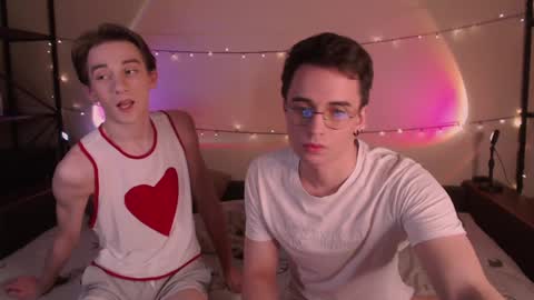 Snapshot of dontknowloool chatting on 01-04-25, 05:37 EliotKenny online show from 01-04-25, 05:37