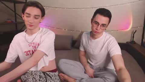 Snapshot of dontknowloool chatting on 03-05-25, 05:29 EliotKenny online show from 03-05-25, 05:29