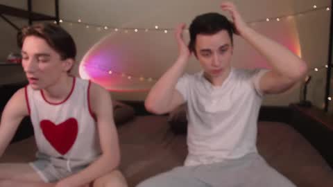 Snapshot of dontknowloool chatting on 03-09-25, 01:26 EliotKenny online show from 03-09-25, 01:26