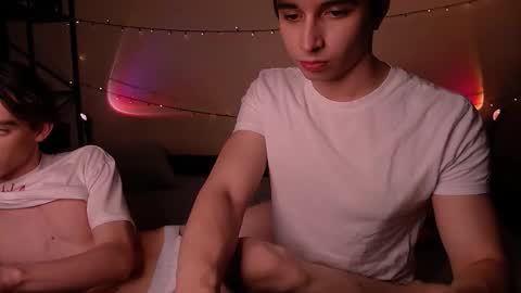 Snapshot of dontknowloool chatting on 11-21-25, 07:45 EliotKenny online show from 11-21-25, 07:45