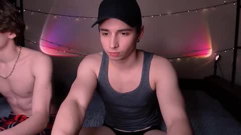 Snapshot of dontknowloool chatting on 12-05-25, 07:32 EliotKenny online show from 12-05-25, 07:32