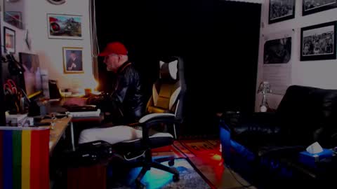 Snapshot of dopeleaf2 chatting on 09-27-25, 06:35 dopeleaf2 online show from 09-27-25, 06:35