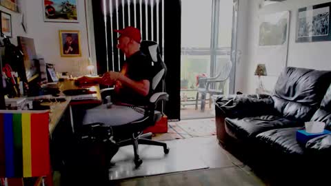 Snapshot of dopeleaf2 chatting on 10-09-25, 11:19 dopeleaf2 online show from 10-09-25, 11:19