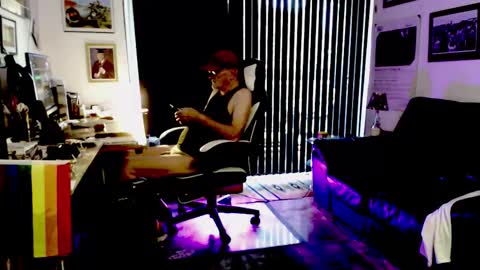 Snapshot of dopeleaf2 chatting on 10-12-25, 02:27 dopeleaf2 online show from 10-12-25, 02:27