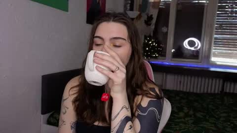 Snapshot of dorfmatratze_ chatting on 12-18-25, 08:20 Alice online show from 12-18-25, 08:20