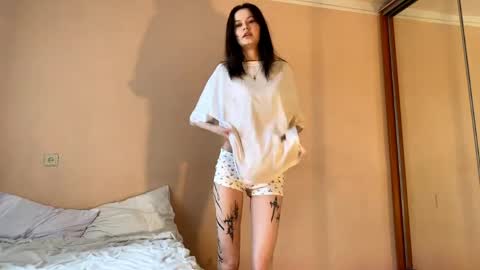 Lauren online show from 04-14-26, 08:09