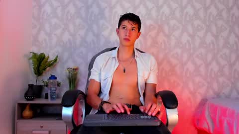 Snapshot of dorian_mystery chatting on 01-14-25, 10:44 dorian_mystery online show from 01-14-25, 10:44