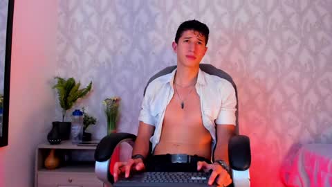 Snapshot of dorian_mystery chatting on 01-15-25, 01:45 dorian_mystery online show from 01-15-25, 01:45