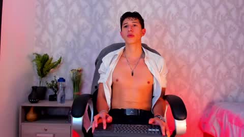 Snapshot of dorian_mystery chatting on 01-15-25, 04:47 dorian_mystery online show from 01-15-25, 04:47