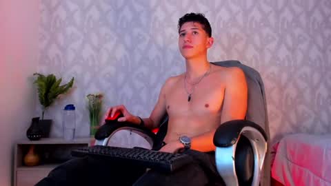 Snapshot of dorian_mystery chatting on 01-21-25, 10:41 dorian_mystery online show from 01-21-25, 10:41