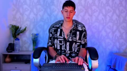 Snapshot of dorian_mystery chatting on 01-25-25, 08:42 dorian_mystery online show from 01-25-25, 08:42