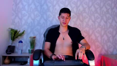 Snapshot of dorian_mystery chatting on 01-26-25, 06:38 dorian_mystery online show from 01-26-25, 06:38