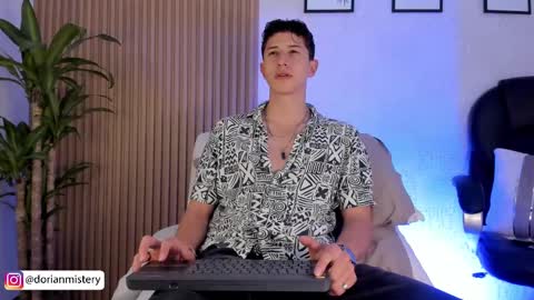 Snapshot of dorian_mystery chatting on 09-15-25, 12:43 dorian_mystery online show from 09-15-25, 12:43
