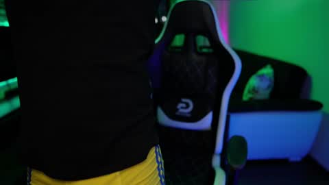 Dorian Reyes online show from 02-07-25, 01:15