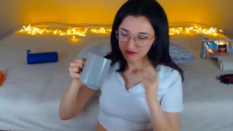 Snapshot of dorotty_ chatting on 02-06-25, 01:16 Your Dorotty online show from 02-06-25, 01:16