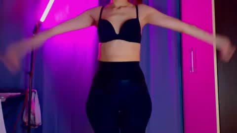 Snapshot of dorotty_ chatting on 10-20-25, 02:45 Your Dorotty online show from 10-20-25, 02:45