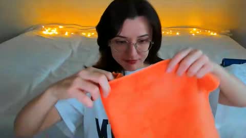 Snapshot of dorotty_ chatting on 12-05-25, 04:32 Your Dorotty online show from 12-05-25, 04:32