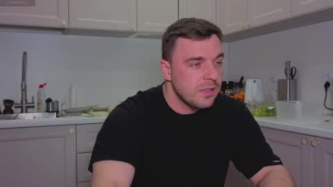 Snapshot of dosilasa chatting on 11-29-25, 04:10 Sasha online show from 11-29-25, 04:10