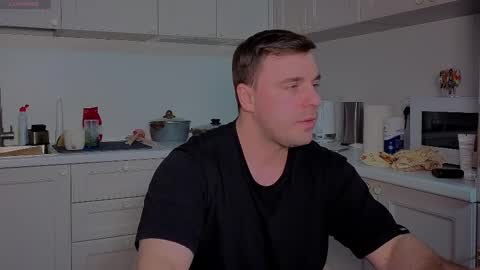 Snapshot of dosilasa chatting on 12-14-25, 06:34 Sasha online show from 12-14-25, 06:34