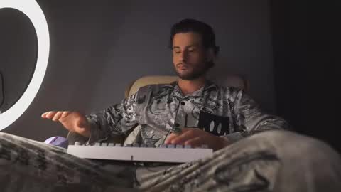 Snapshot of double_luckystrike chatting on 03-04-25, 09:54 Keen online show from 03-04-25, 09:54