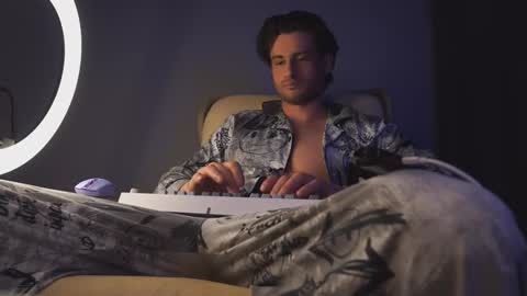 Snapshot of double_luckystrike chatting on 03-08-25, 05:28 Keen online show from 03-08-25, 05:28