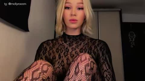 MOLLYYYY dont forget to give me a thumb up online show from 06-01-26, 02:19