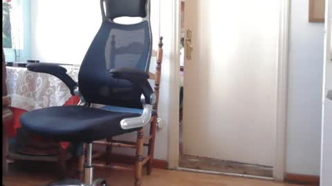 Snapshot of doucement chatting on 04-06-26, 10:38 Lucia online show from 04-06-26, 10:38