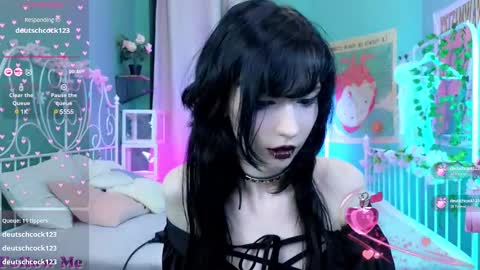 Snapshot of draculaura_ chatting on 03-04-25, 11:54 Draculaura online show from 03-04-25, 11:54