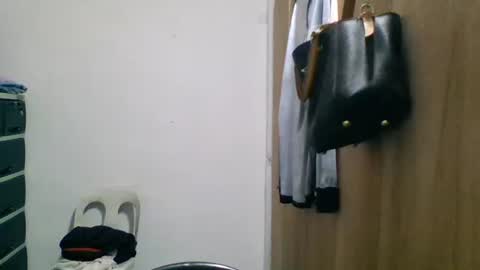 Snapshot of dragonlady402 chatting on 03-09-26, 03:05 Dragon Lady online show from 03-09-26, 03:05