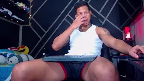 Snapshot of drake_jhonson08 chatting on 11-12-25, 12:55 Drake online show from 11-12-25, 12:55