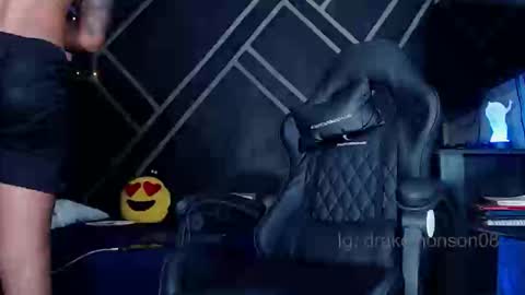 Snapshot of drake_jhonson08 chatting on 01-08-26, 04:26 Drake online show from 01-08-26, 04:26