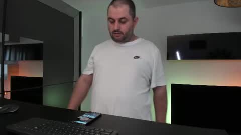 Snapshot of dravenpeak chatting on 06-14-26, 03:03 DravenPeak online show from 06-14-26, 03:03