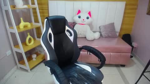 Snapshot of draviana_a chatting on 10-19-25, 03:07 Draviana online show from 10-19-25, 03:07