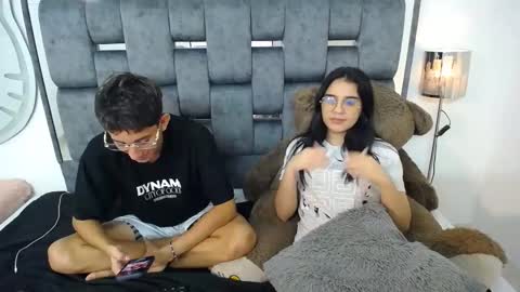 Snapshot of dravith_and_valery chatting on 01-24-25, 07:08 -- nicolle and jhon -- online show from 01-24-25, 07:08