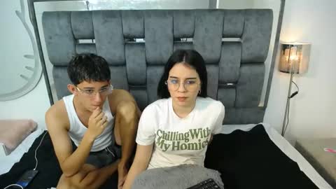 Snapshot of dravith_and_valery chatting on 01-25-25, 10:50 -- nicolle and jhon -- online show from 01-25-25, 10:50