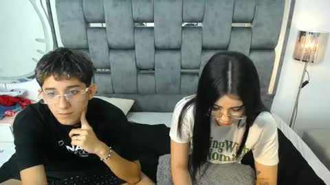 Snapshot of dravith_and_valery chatting on 01-29-25, 05:09 -- nicolle and jhon -- online show from 01-29-25, 05:09