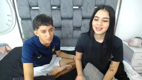 Snapshot of dravith_and_valery chatting on 02-01-25, 04:03 -- nicolle and jhon -- online show from 02-01-25, 04:03