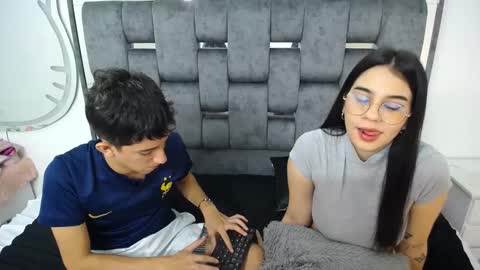 Snapshot of dravith_and_valery chatting on 02-14-25, 01:34 -- nicolle and jhon -- online show from 02-14-25, 01:34